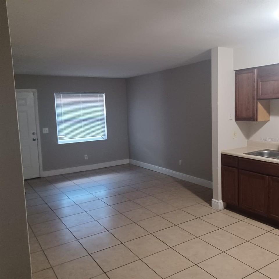 2704 E 25th Ave #B - Photo 4 of 5