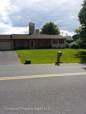 1252 Edgewood Dr - Photo 3 of 9
