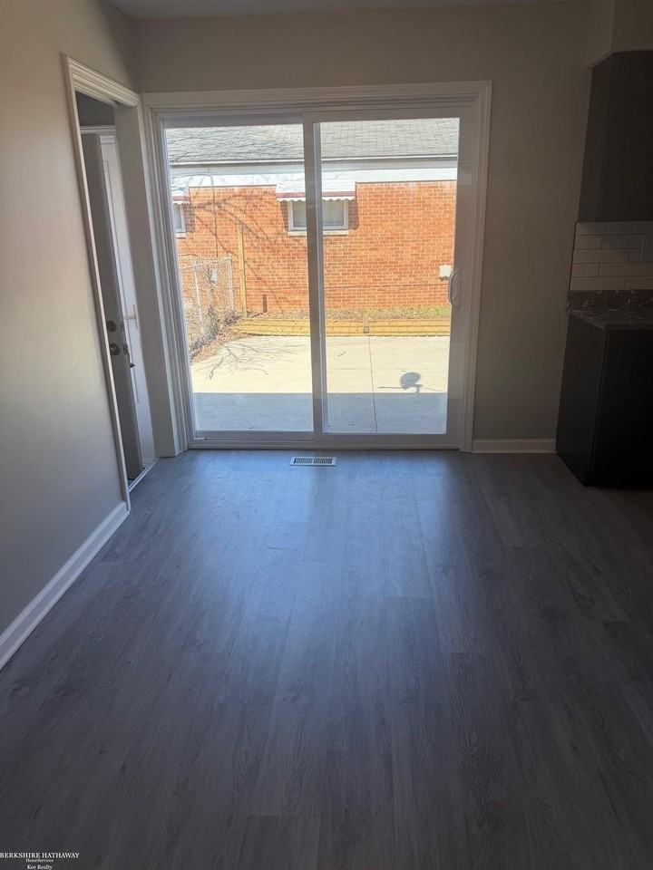 26653 Hill Ave - Photo 6 of 29