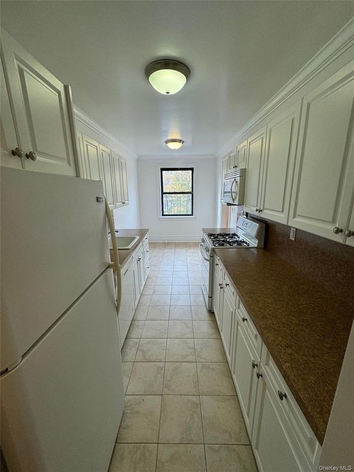 10 Wright Pl Apt 4c #C4 - Photo 3 of 12