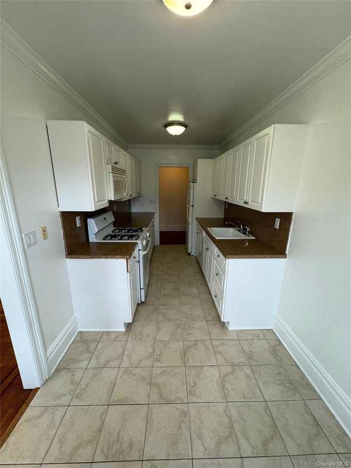10 Wright Pl Apt 4c #C4 - Photo 5 of 12