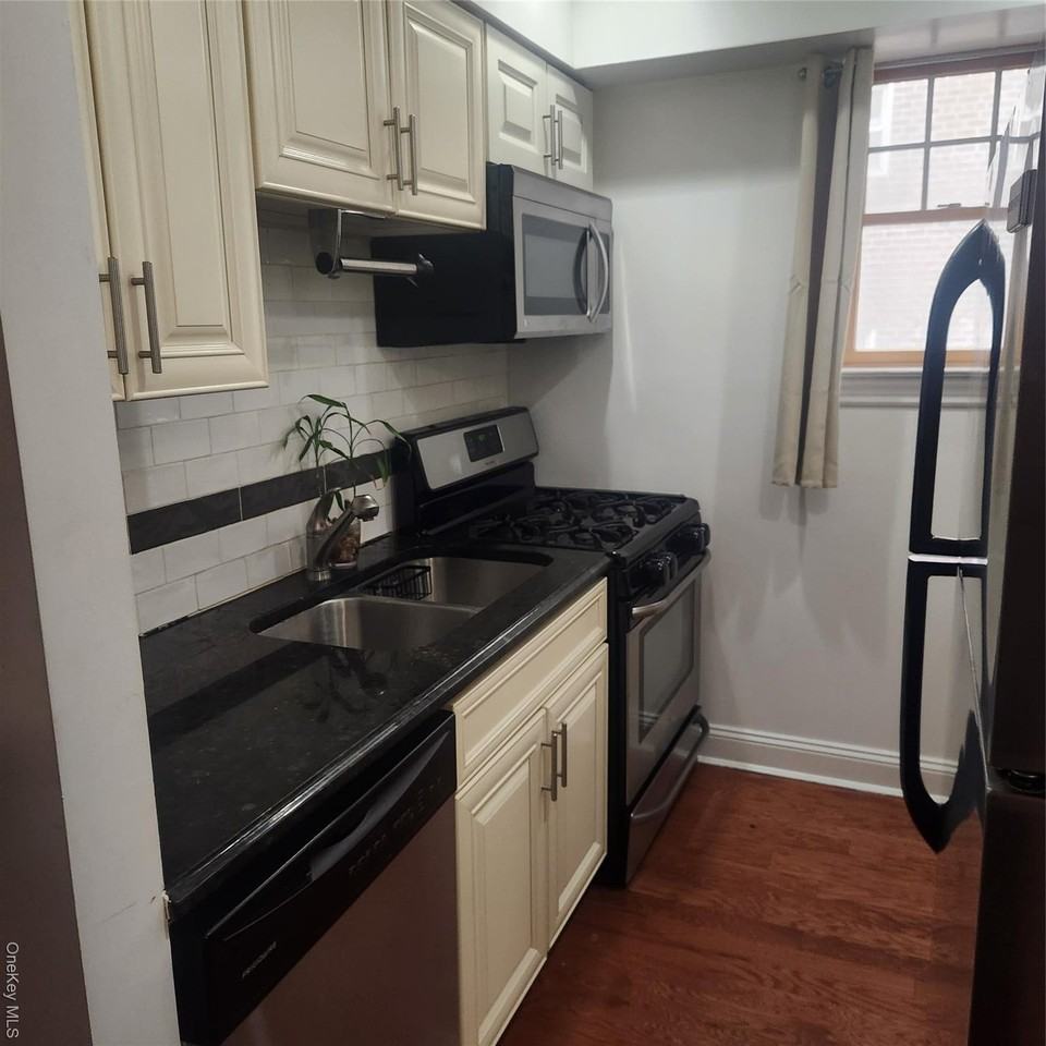 8515 120th St Apt 3a - Photo 4 of 9