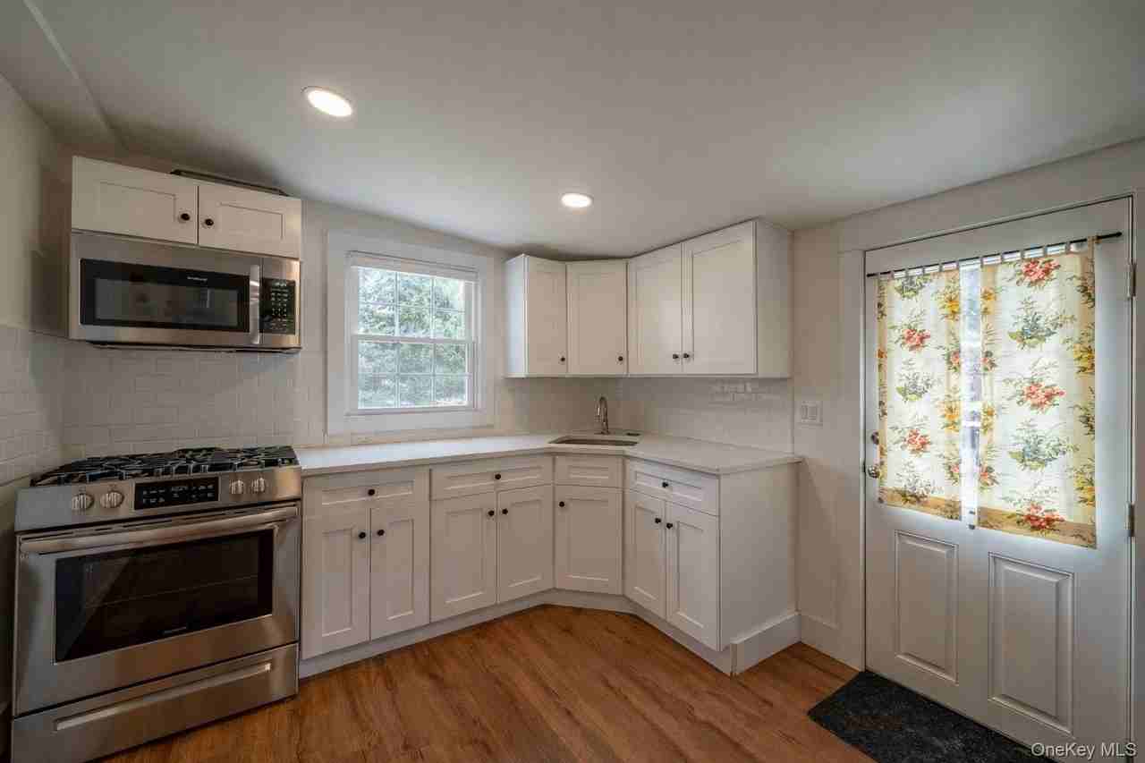 93 West St - Photo 2 of 23