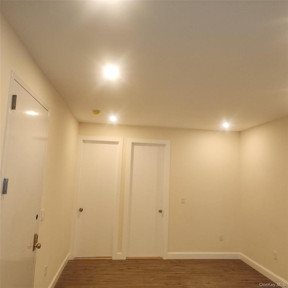 93 Elliott Ave Apt 2 - Photo 3 of 9