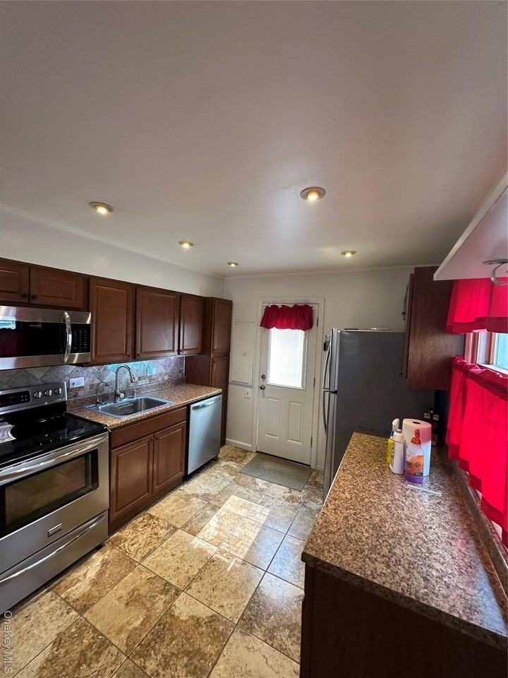 12 Green Ln - Photo 7 of 18