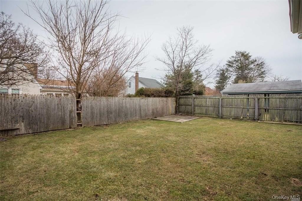 343 Greengrove Ave - Photo 3 of 11