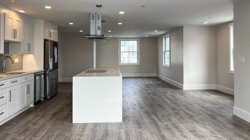 131 Cambridge St Unit A - Photo 3 of 19