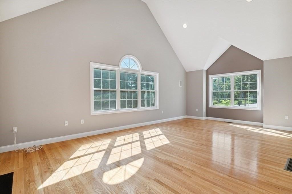 19 Benjamin Ln - Photo 2 of 42