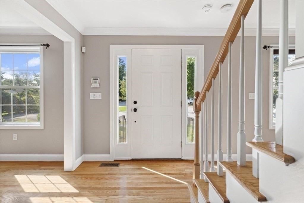 19 Benjamin Ln - Photo 3 of 42