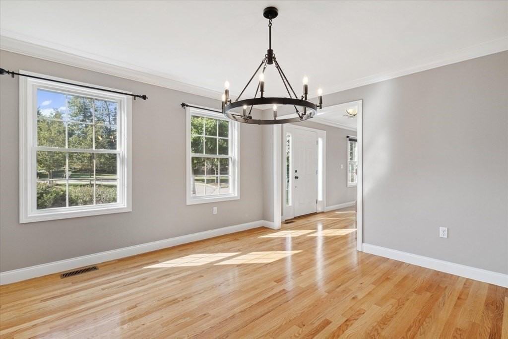 19 Benjamin Ln - Photo 4 of 42