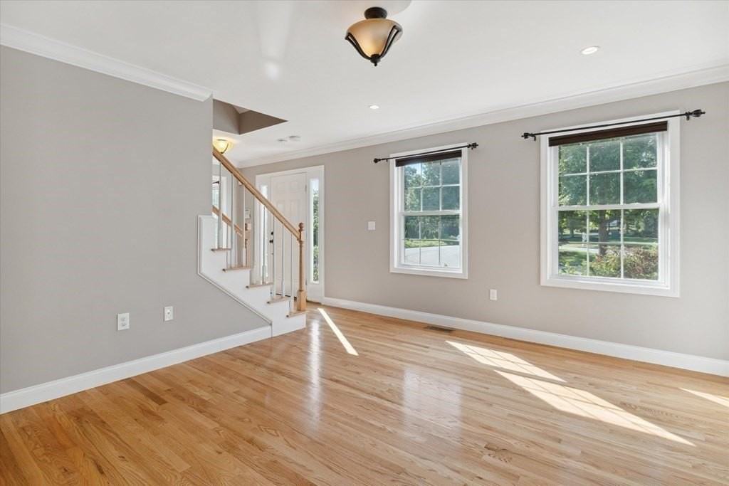 19 Benjamin Ln - Photo 5 of 42