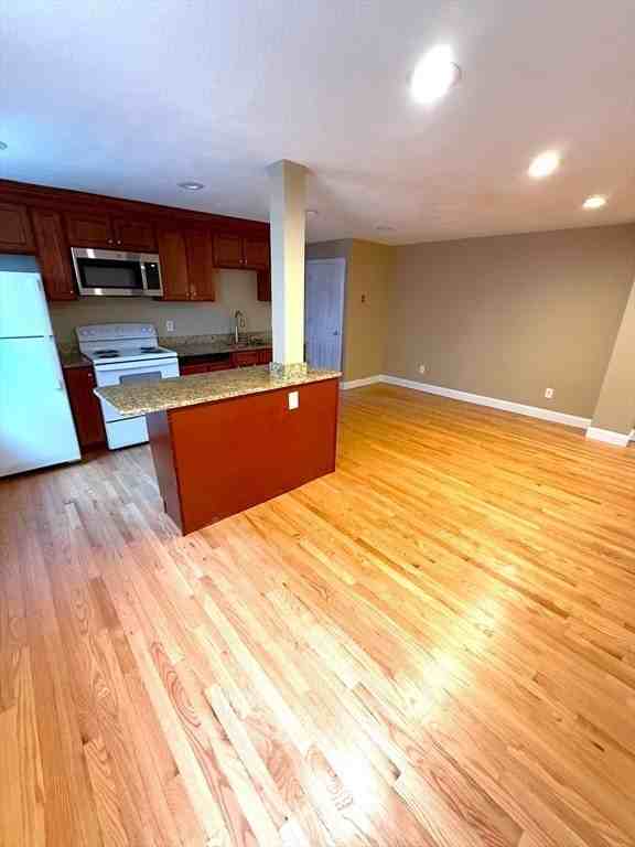435 Essex St Apt 5 - Photo 2 of 6