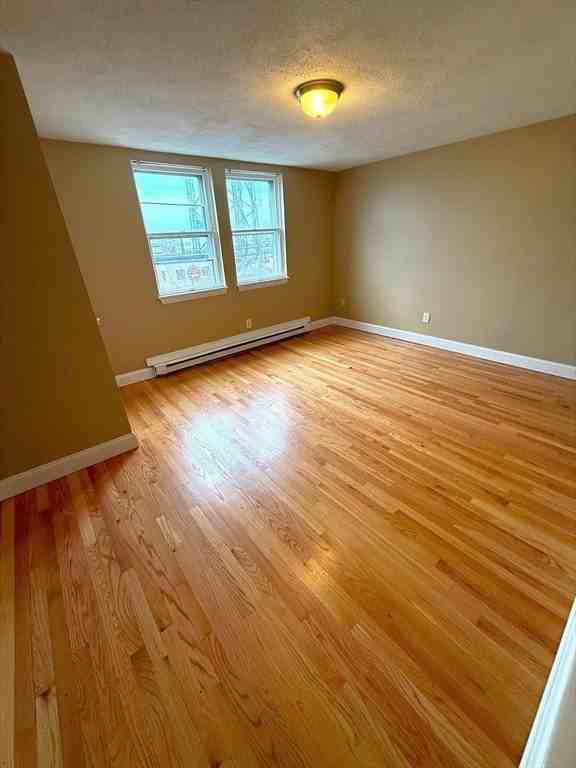 435 Essex St Apt 5 - Photo 5 of 6
