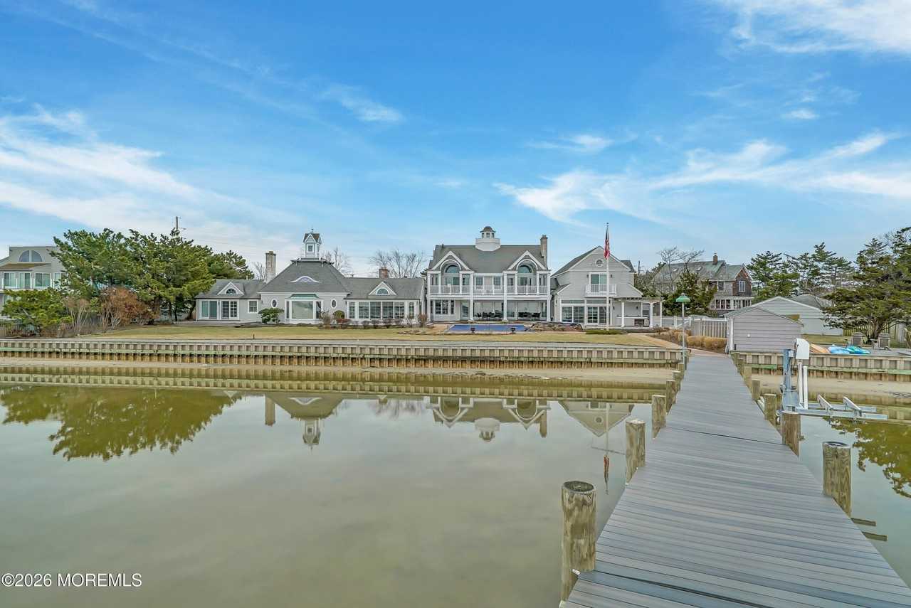 1552 Runyon Ln - Photo 2 of 38