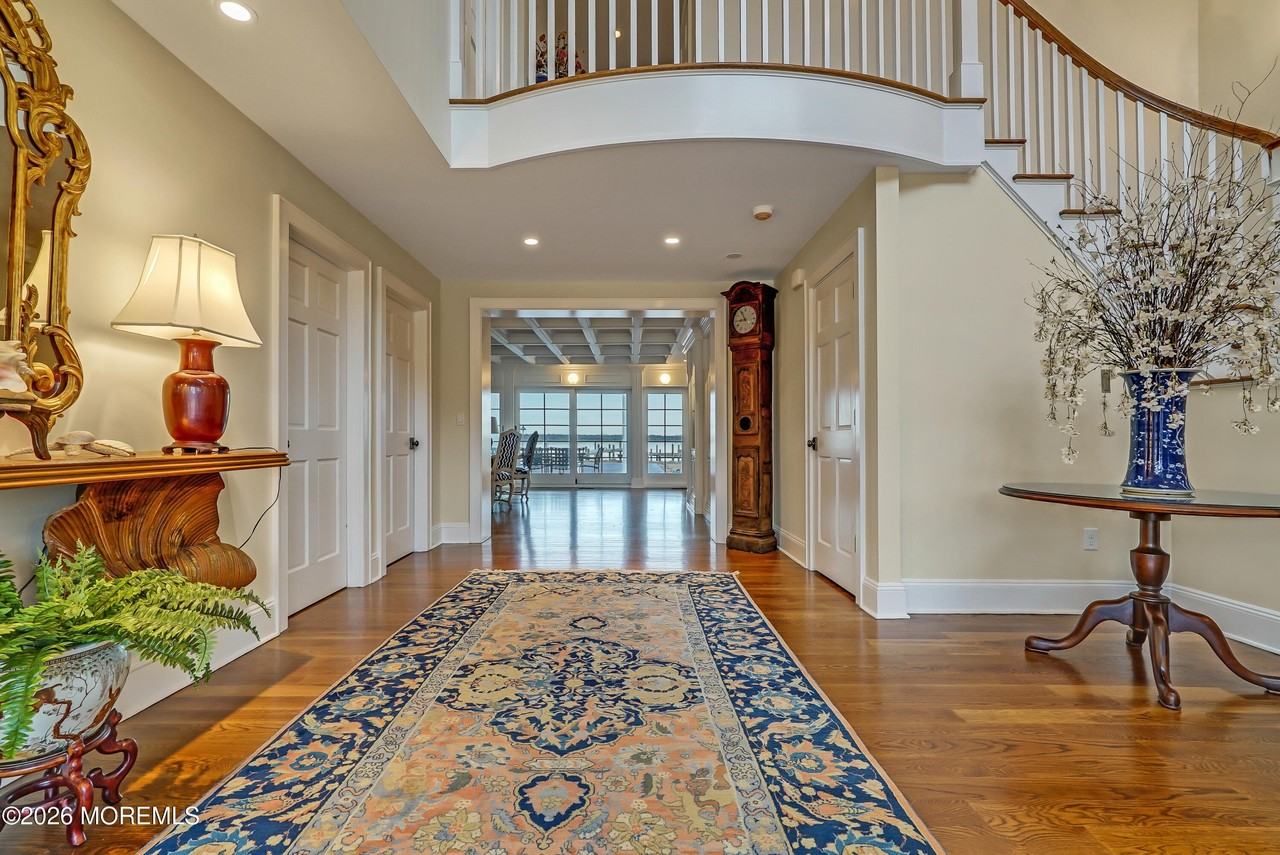 1552 Runyon Ln - Photo 3 of 38