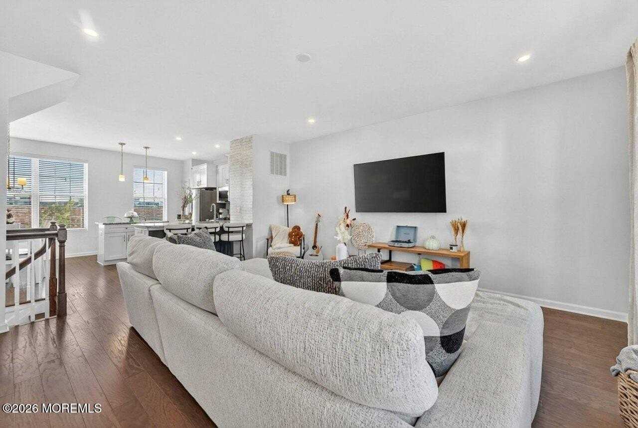 208 Prestige Rd - Photo 5 of 33