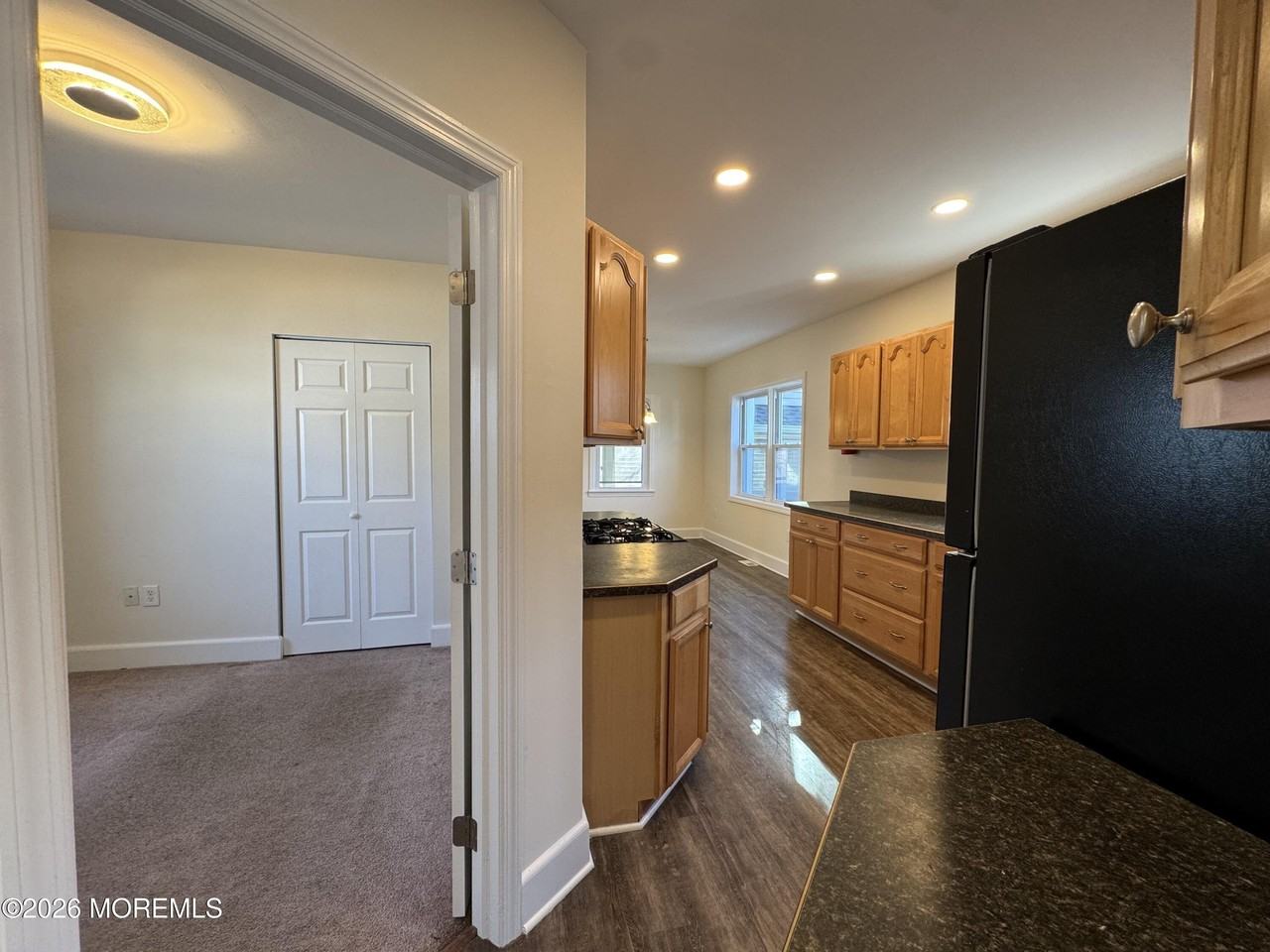 207 Ocean Gate Ave - Photo 4 of 20