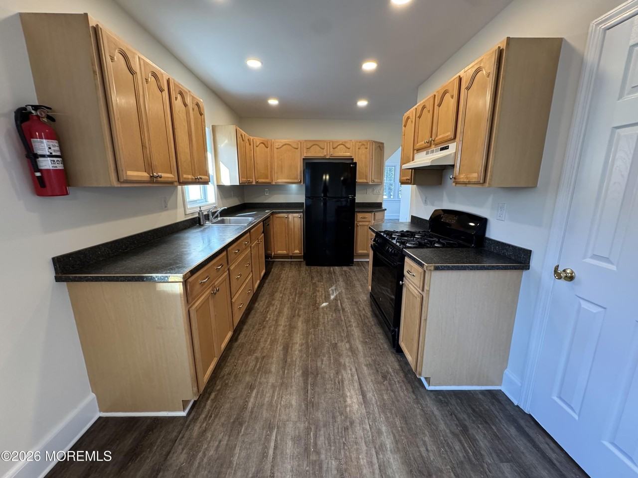 207 Ocean Gate Ave - Photo 5 of 20