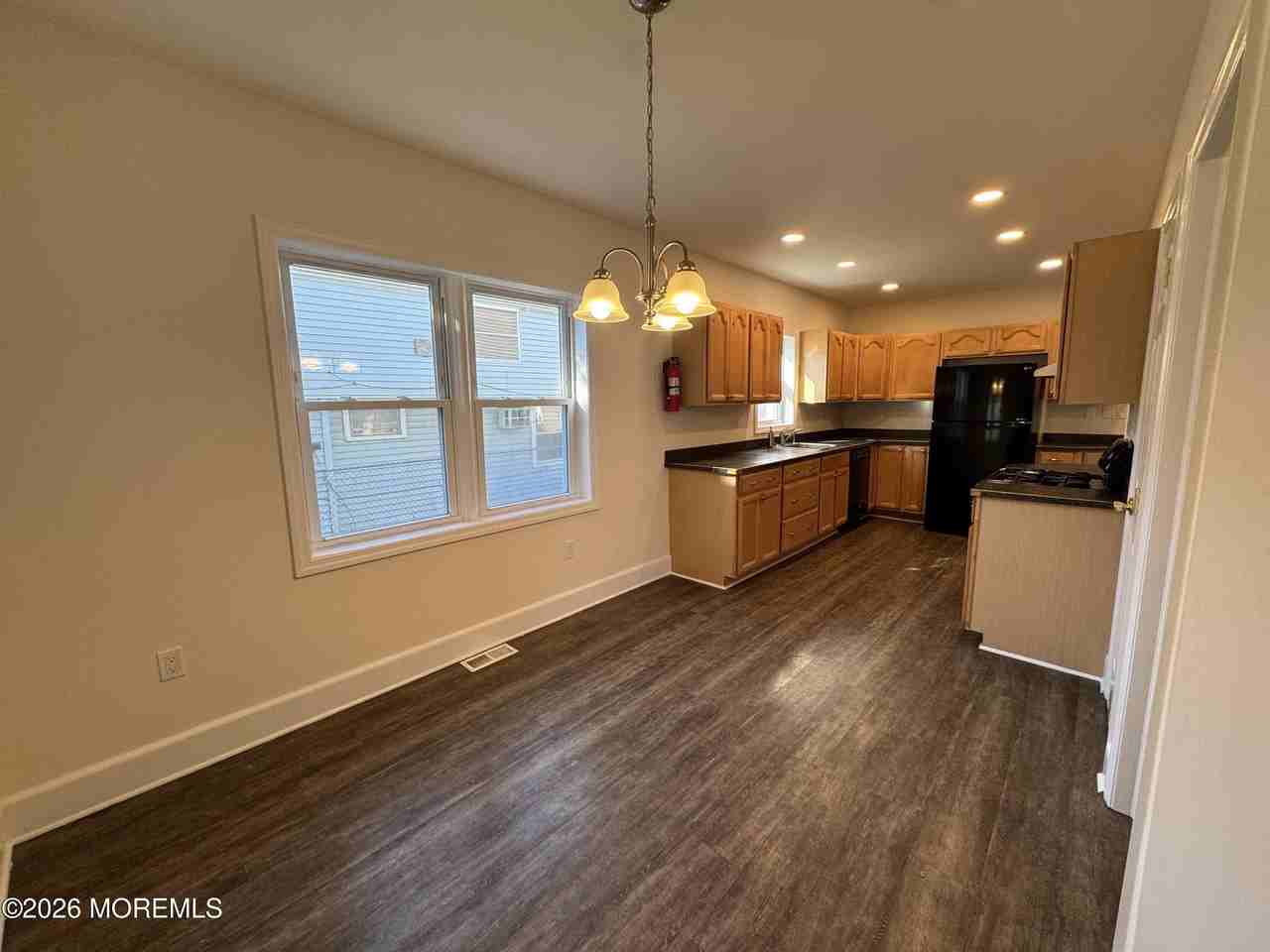 207 Ocean Gate Ave - Photo 6 of 20