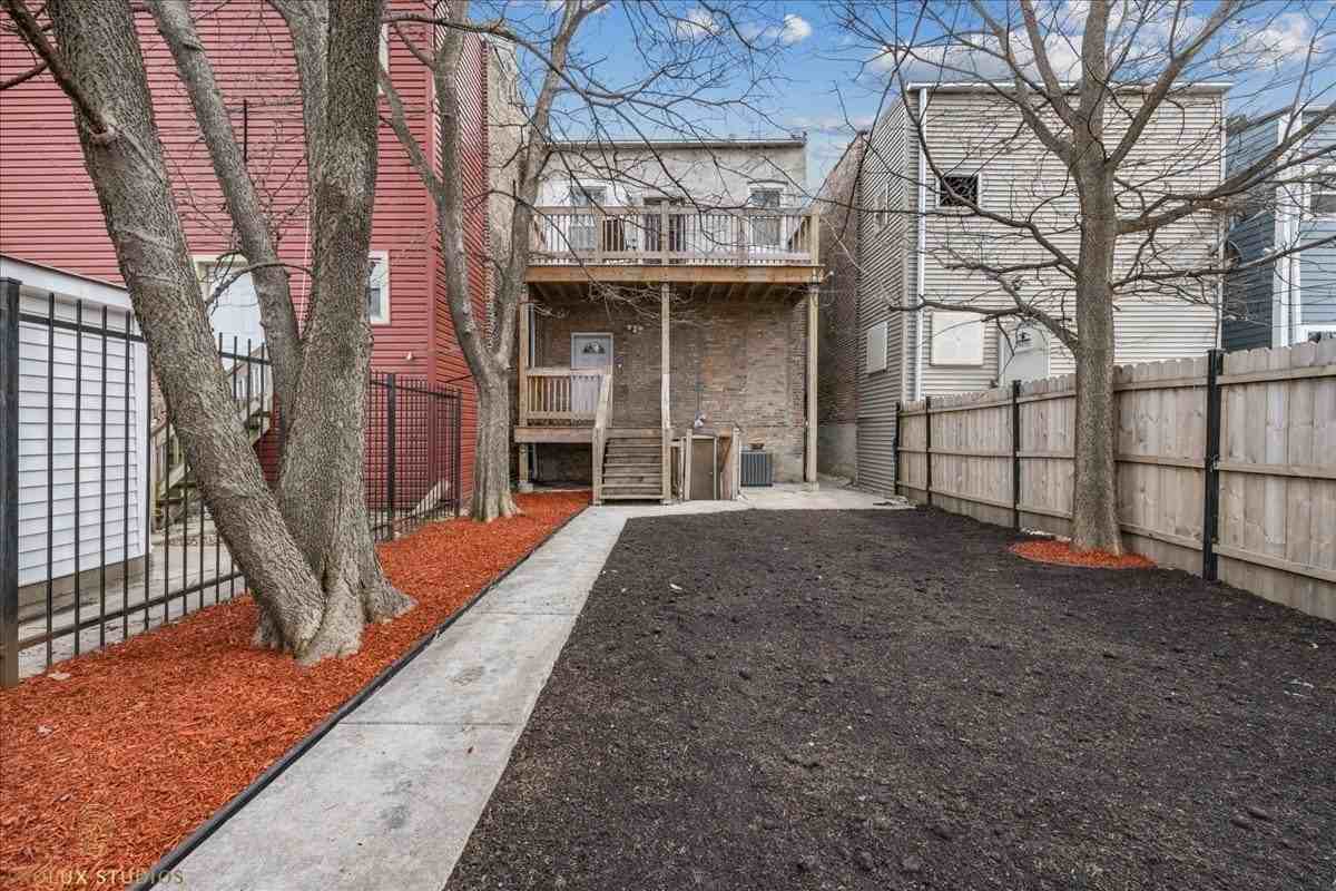 352 N Avers Ave - Photo 2 of 19