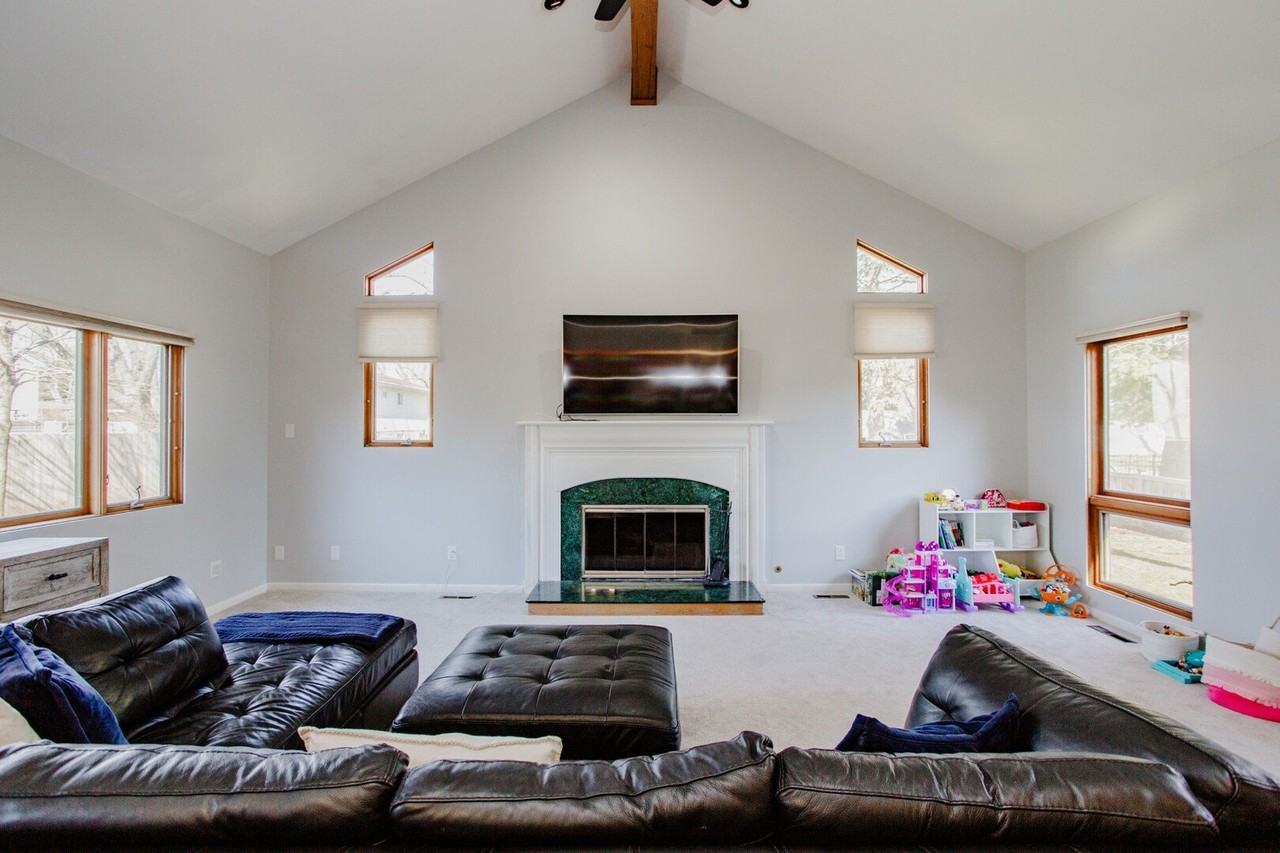 938 Aberdeen Dr - Photo 4 of 35