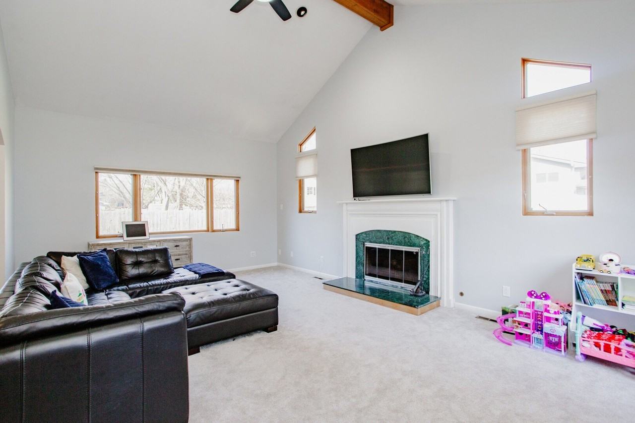 938 Aberdeen Dr - Photo 5 of 35