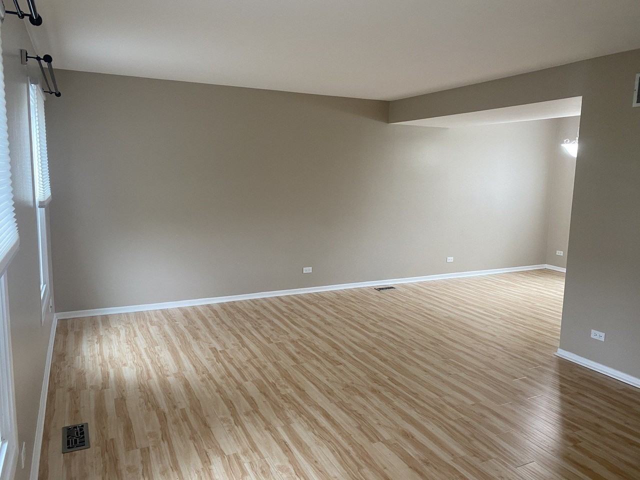 668 Niagara Dr - Photo 2 of 20