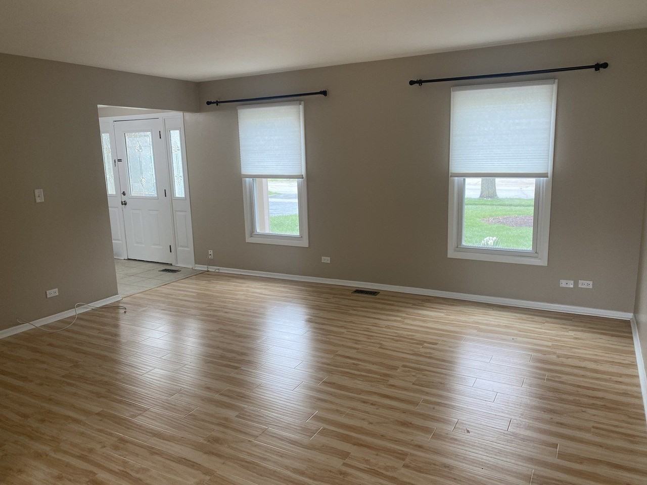 668 Niagara Dr - Photo 3 of 20