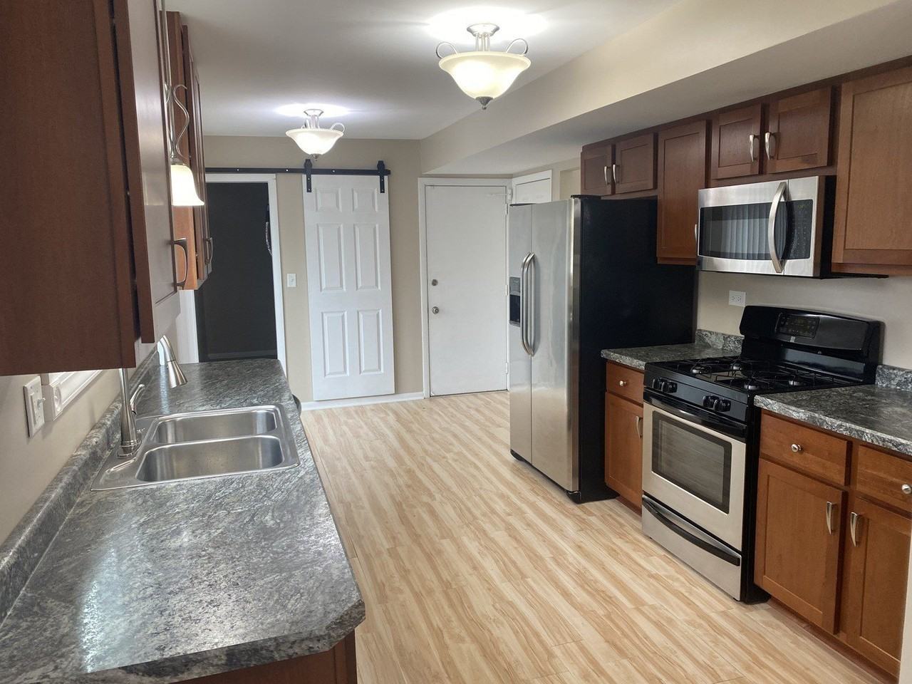 668 Niagara Dr - Photo 7 of 20