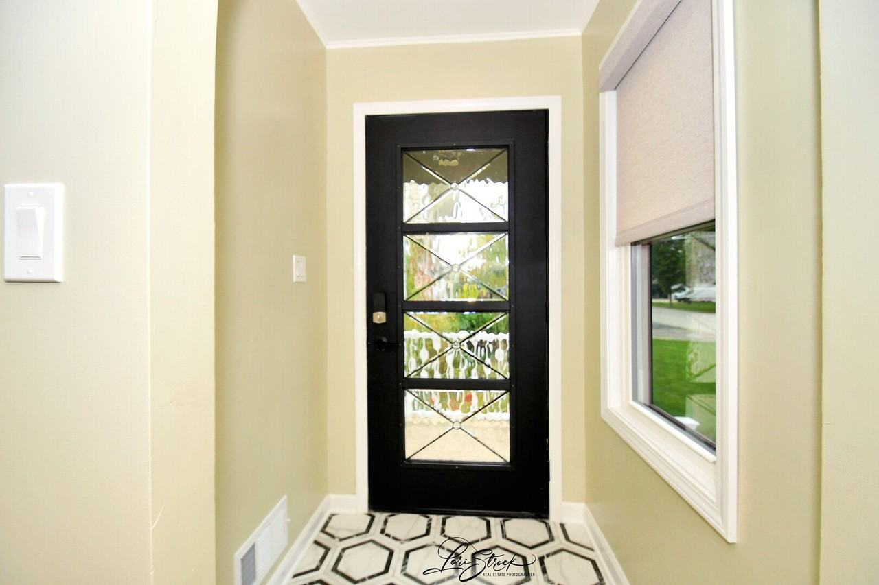 635 E Prairie Ave - Photo 3 of 32