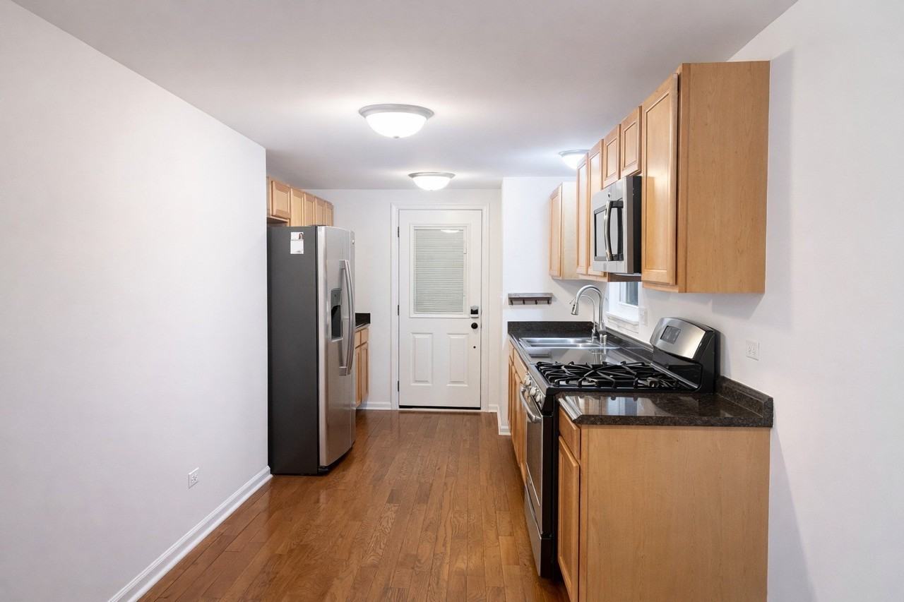 222 Harrison St - Photo 2 of 13