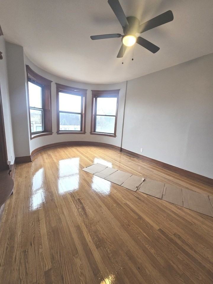 4939 S Vincennes Ave Apt 3 - Photo 2 of 7