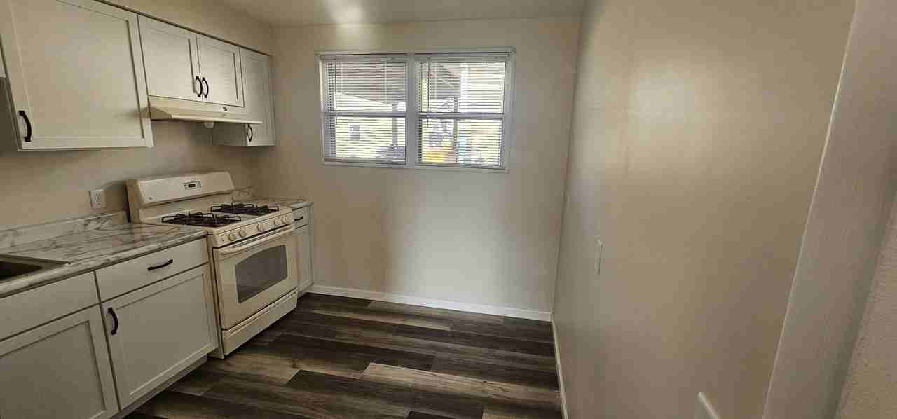 1055 Kenmore Ave - Photo 5 of 15