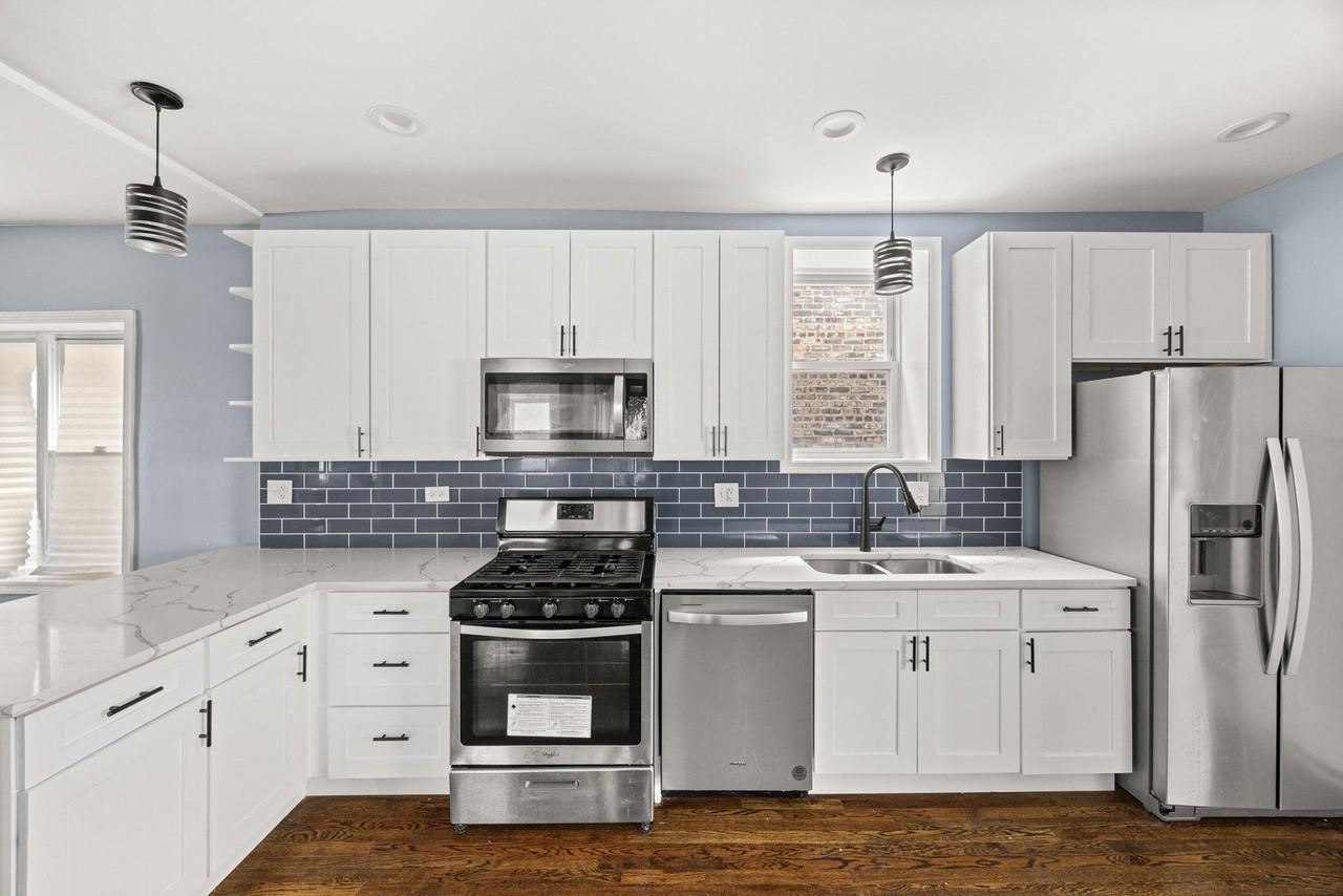 8332 S May St Unit 1 - Photo 4 of 11