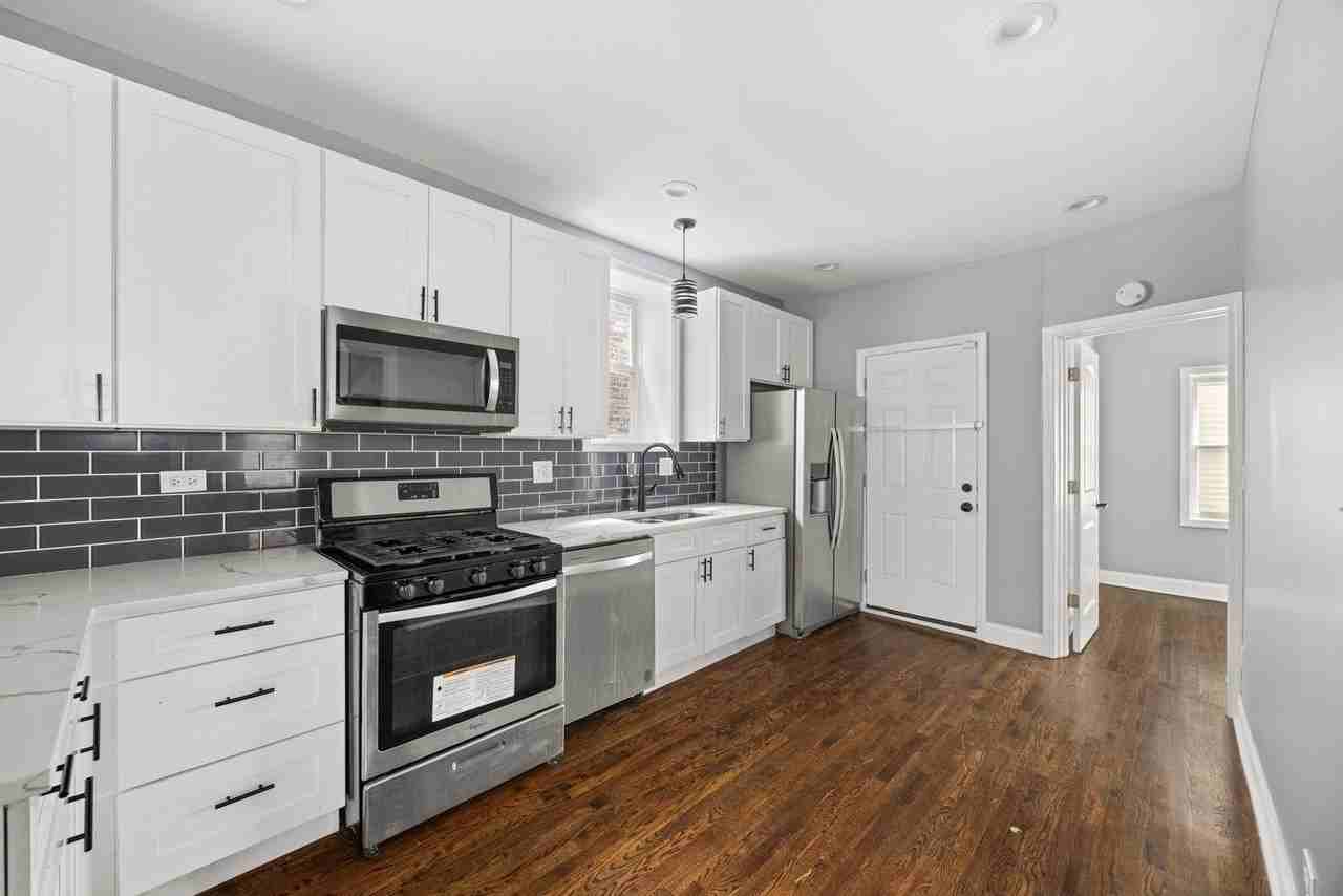 8332 S May St Unit 1 - Photo 5 of 11