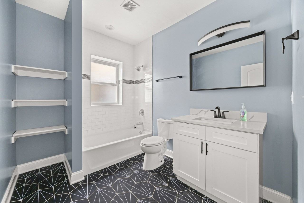 8332 S May St Unit 1 - Photo 7 of 11