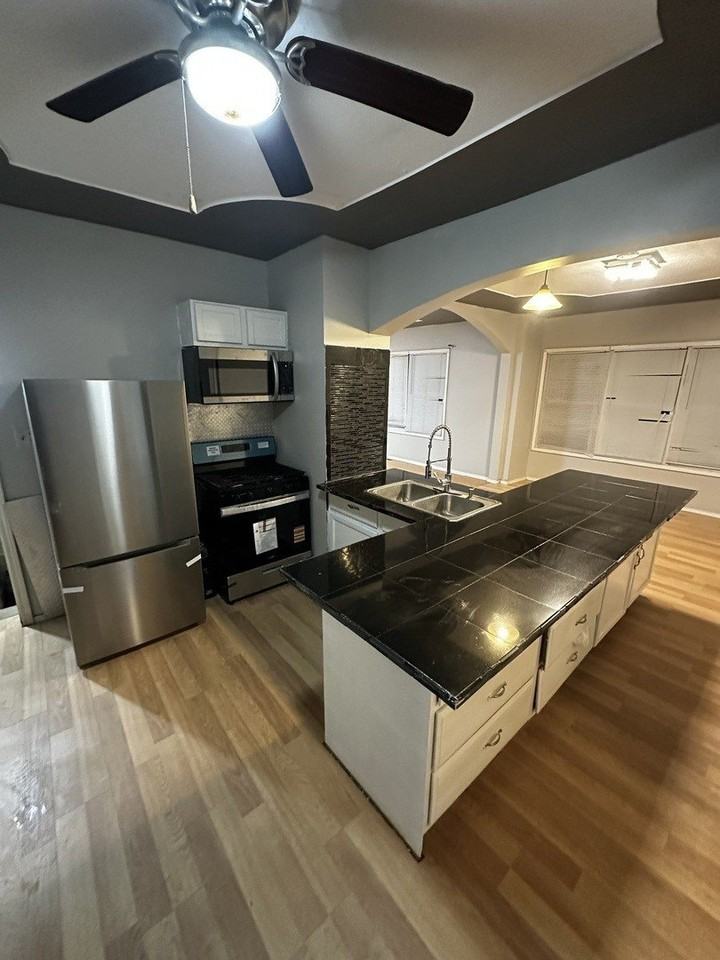 435 S Poplar Ave - Photo 6 of 45