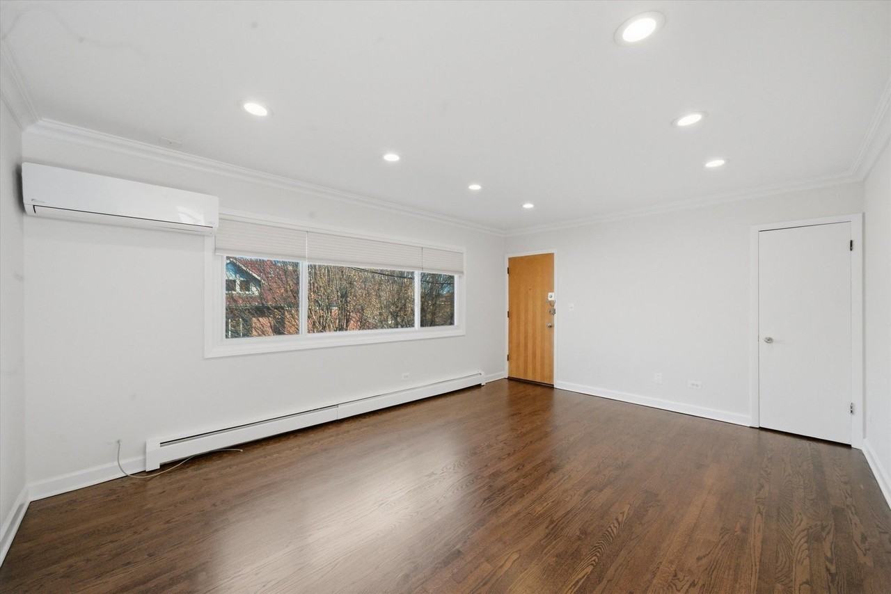 1331 W Chase Ave Apt 3a - Photo 2 of 11