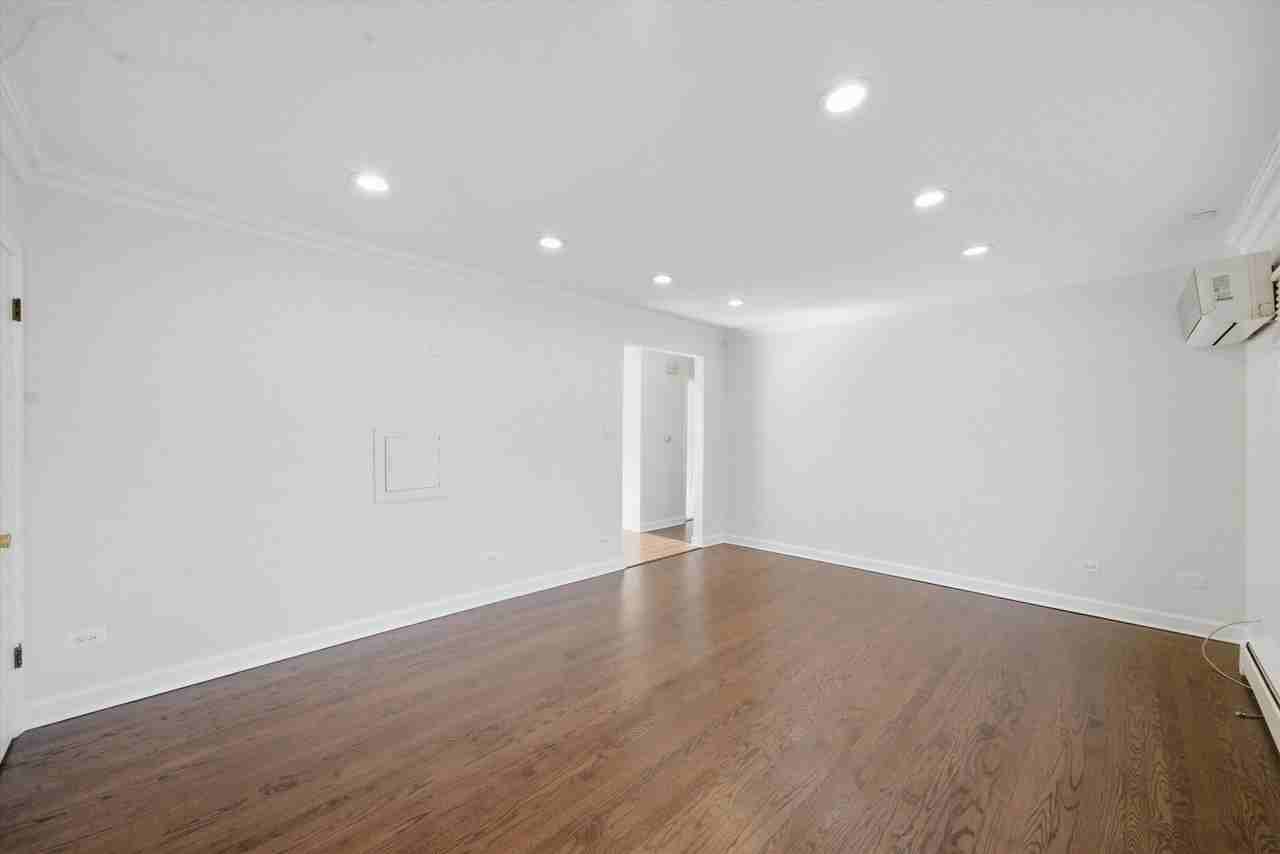 1331 W Chase Ave Apt 3a - Photo 3 of 11