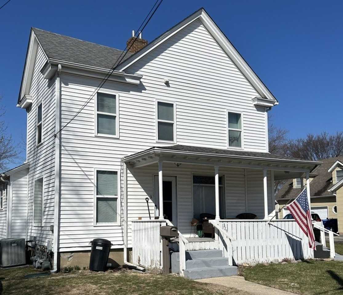 325 W 5th St - Photo 2 of 3