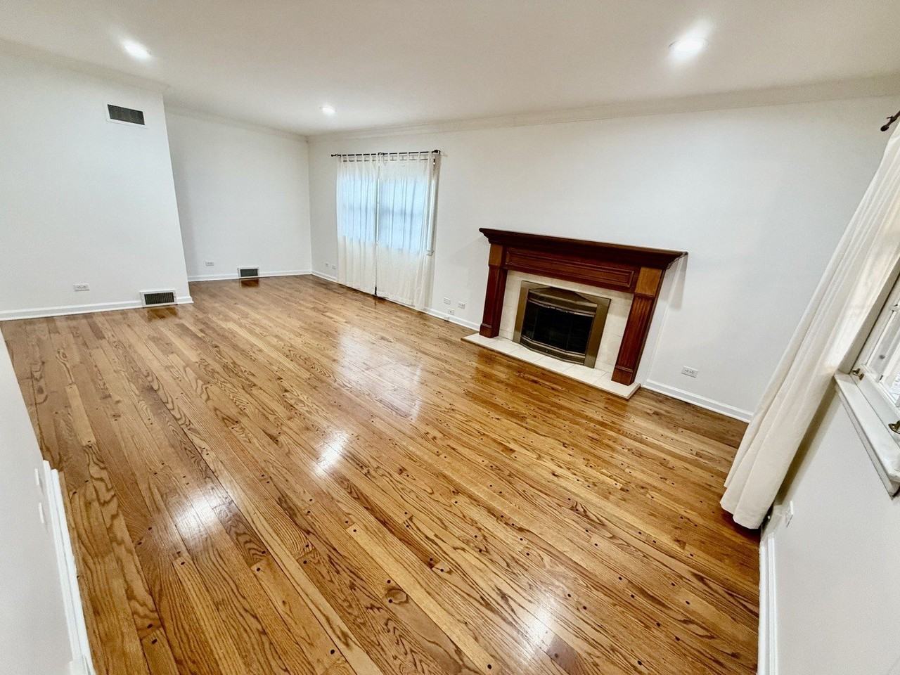 26 Windsor Dr - Photo 2 of 17