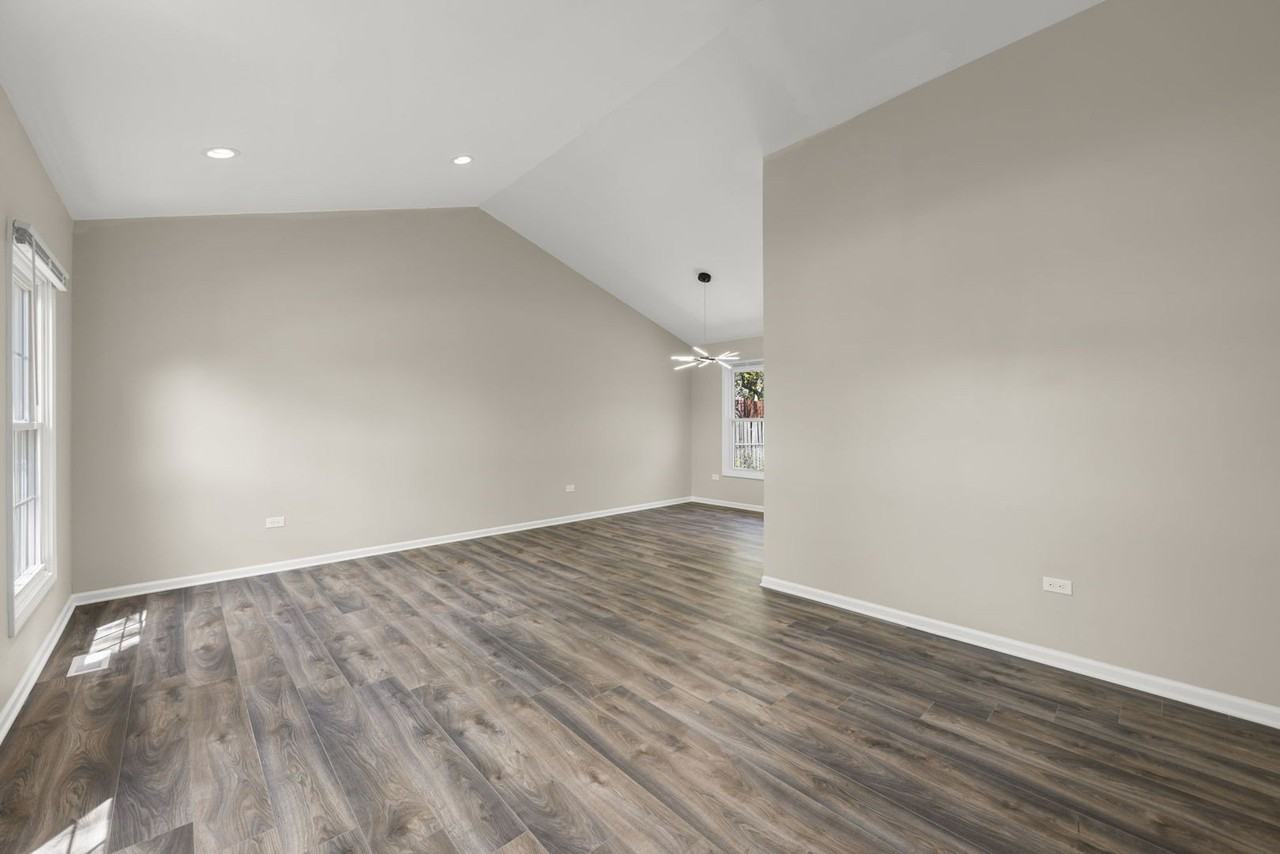 1057 Bothwell Cir - Photo 4 of 30