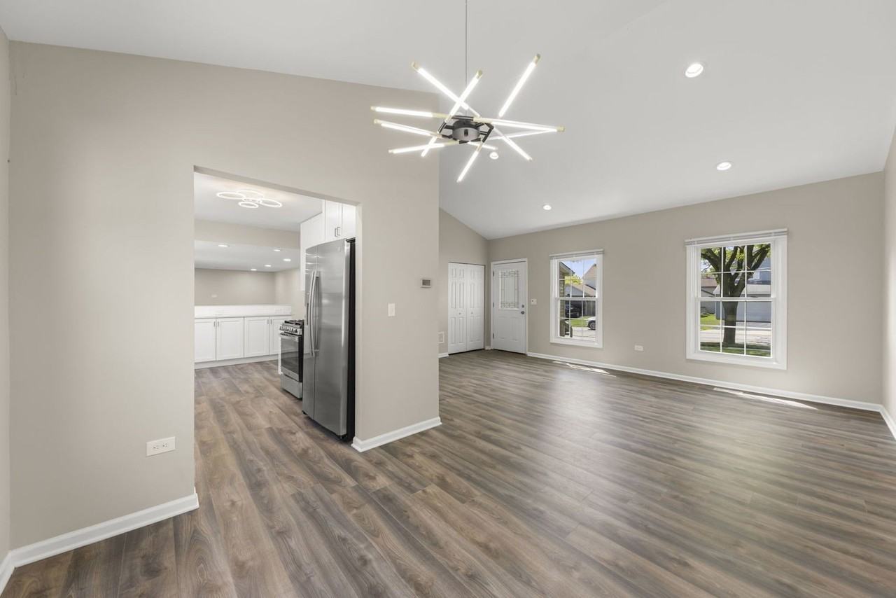 1057 Bothwell Cir - Photo 6 of 30