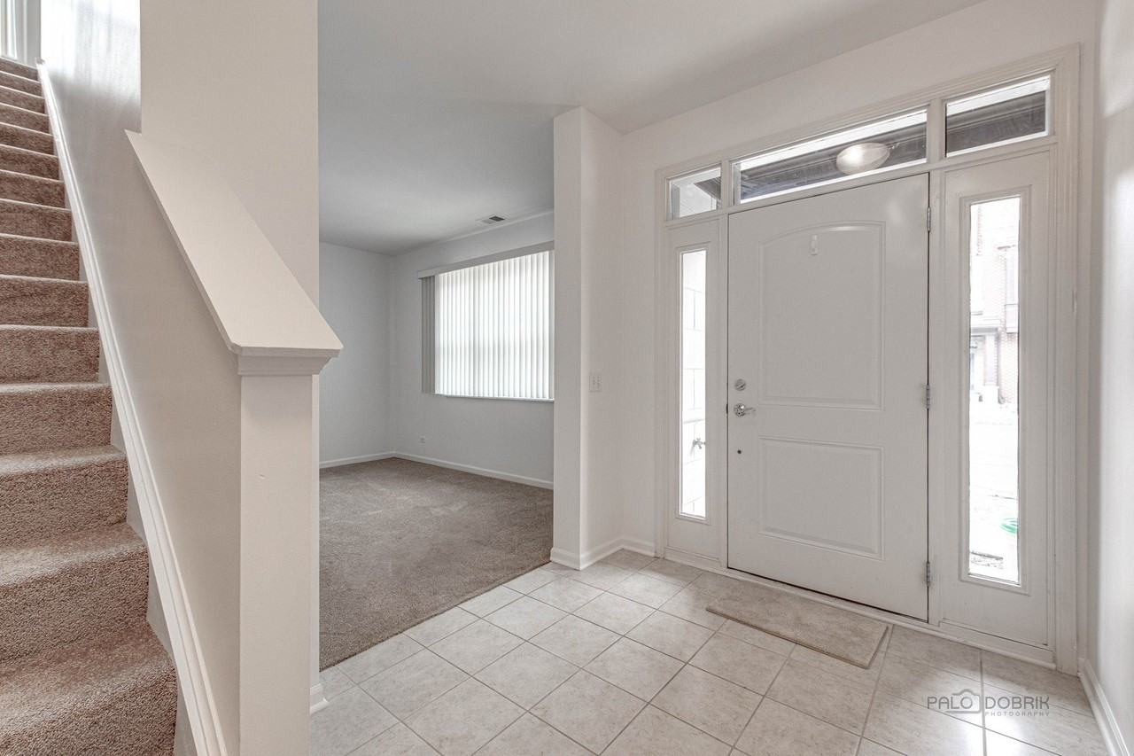 726 Keystone Ln - Photo 2 of 32