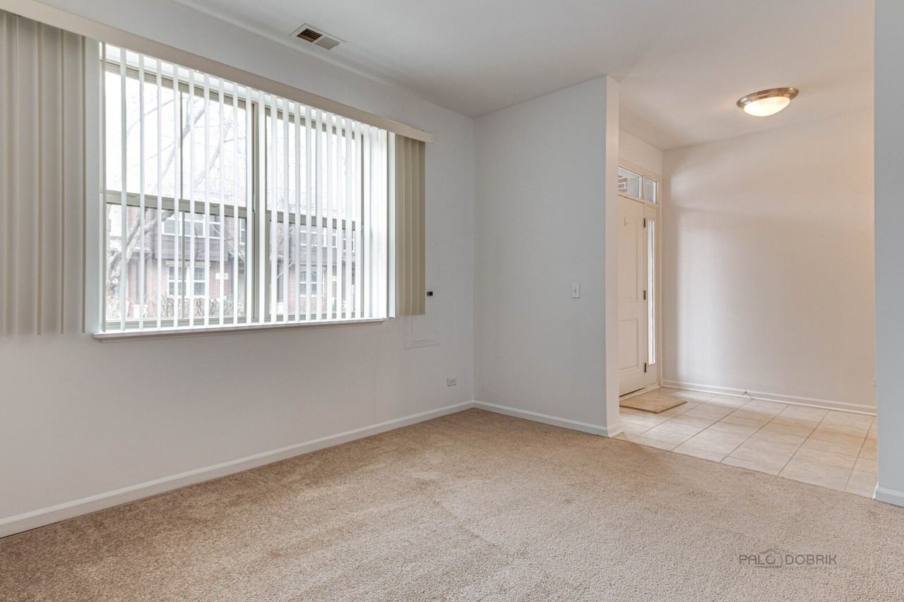 726 Keystone Ln - Photo 3 of 32