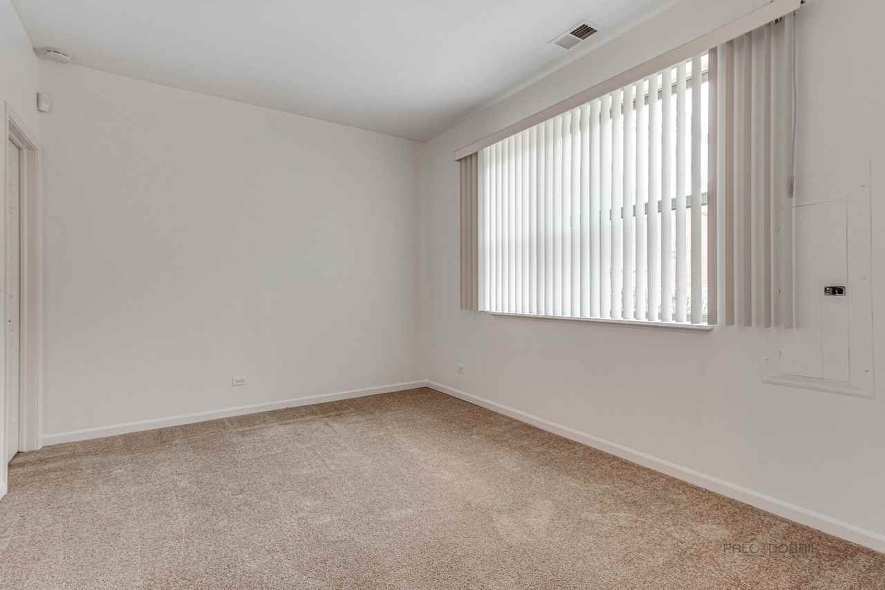 726 Keystone Ln - Photo 4 of 32