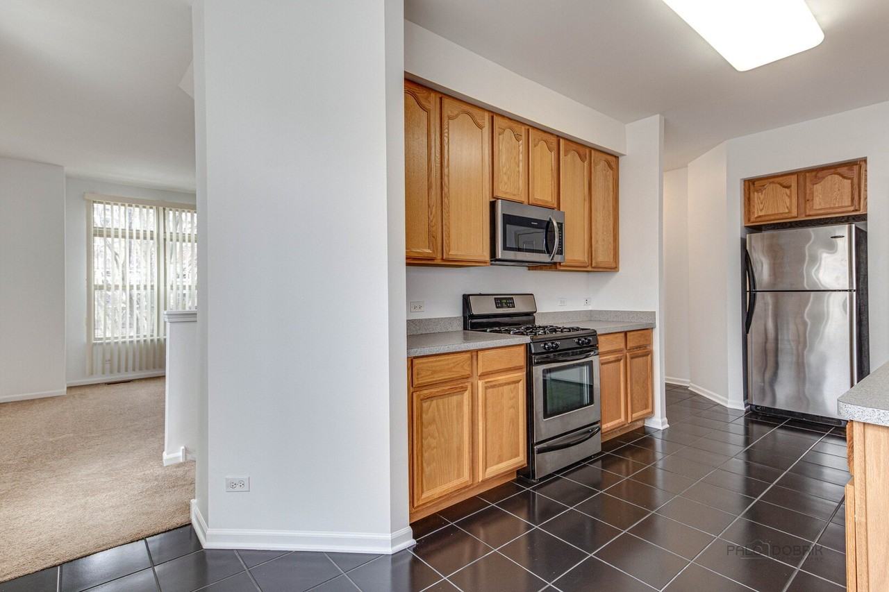 726 Keystone Ln - Photo 7 of 32