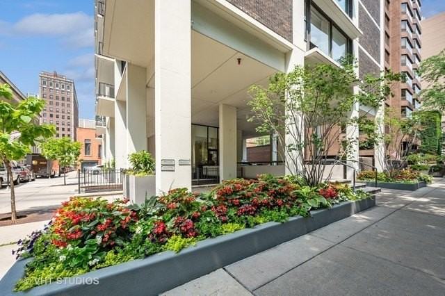 1400 N State Pkwy #8B - Photo 2 of 16