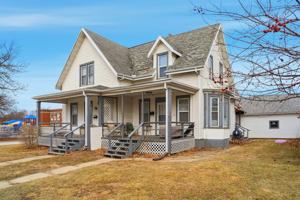 featured image of 412 W 4th St