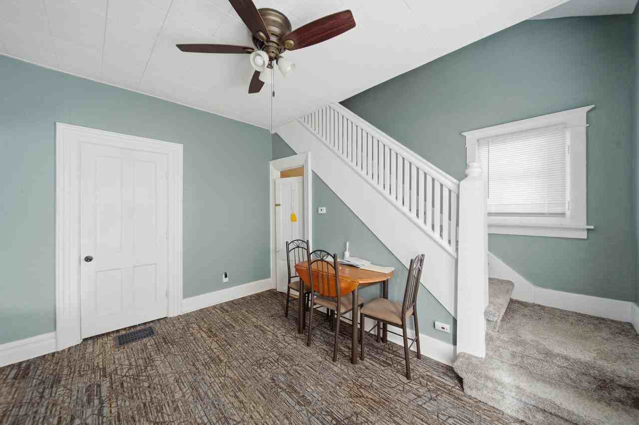 412 W 4th St - Photo 3 of 7